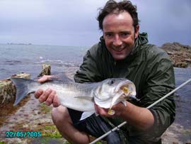 Ollivier Berry, Guide de pêche en mer à Saint-Malo, avec un joli bar