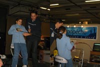 Florian BOUDEAU de PecheWeb.com encadre les enfants sur le stand Promopeche
